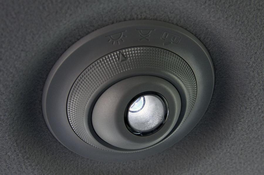 Детали интерьера Scion iQ 2012 года  (фото 60 из 128)